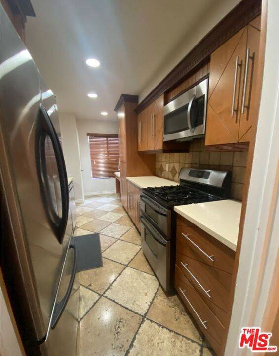 Los Angeles, CA 90068,1940 N Highland AVE #44