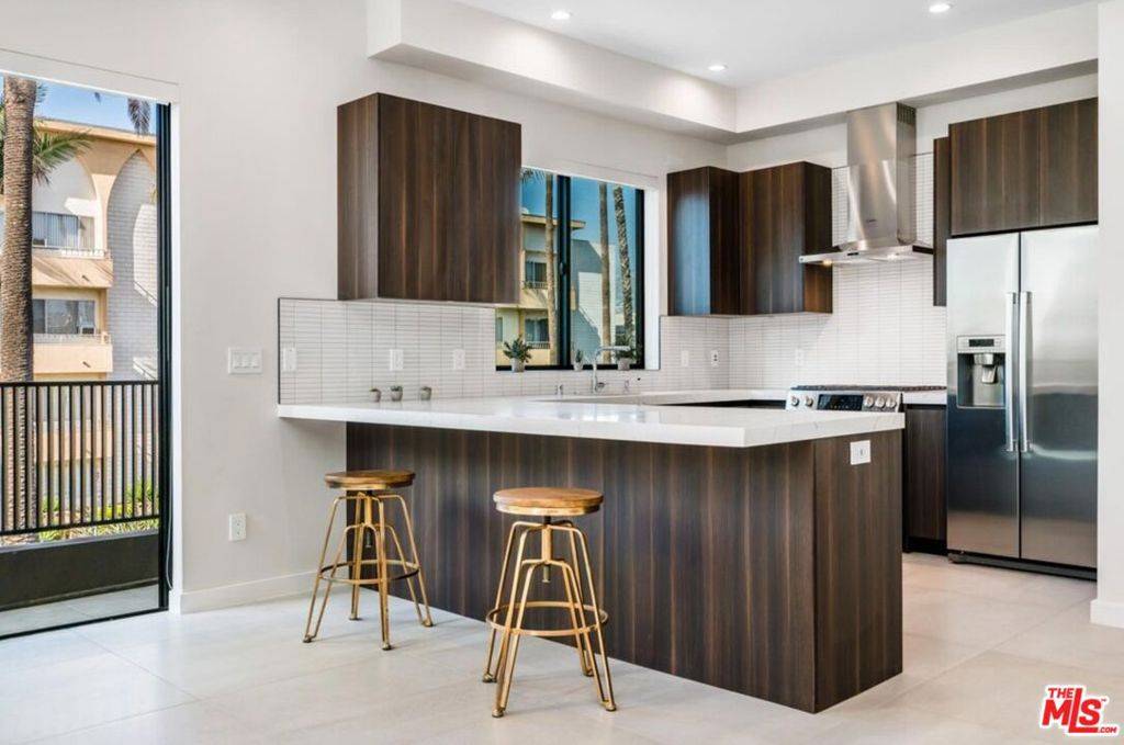 Los Angeles, CA 90048,530 N Hayworth AVE #3/4