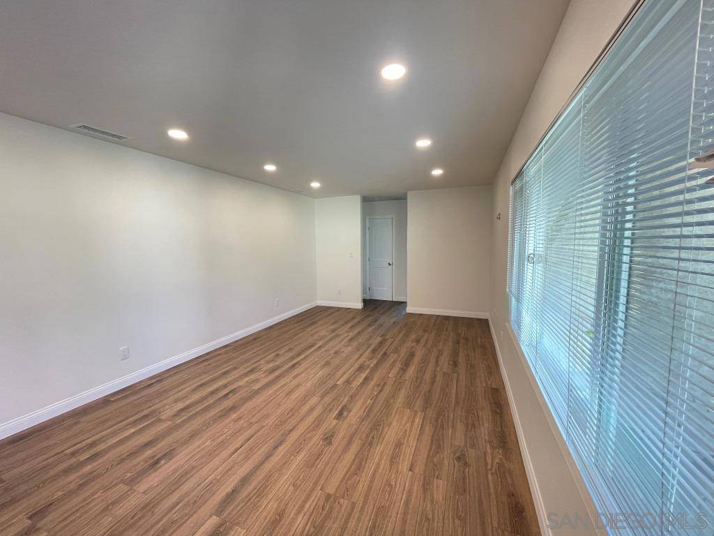 San Diego, CA 92120,5215 Waring Rd