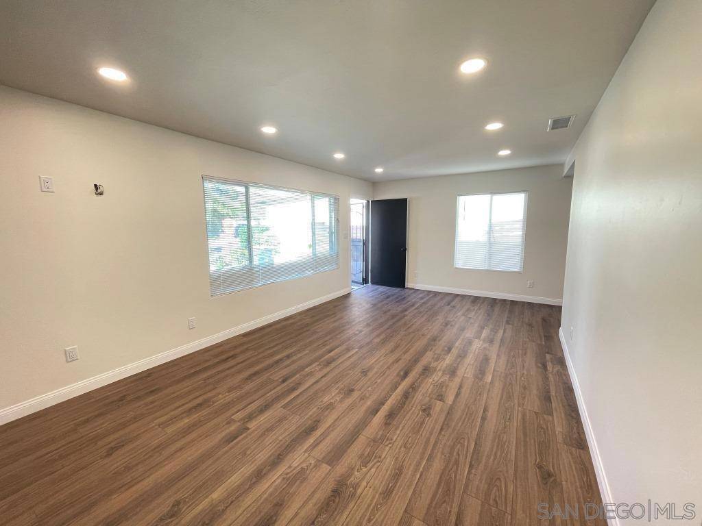 San Diego, CA 92120,5215 Waring Rd