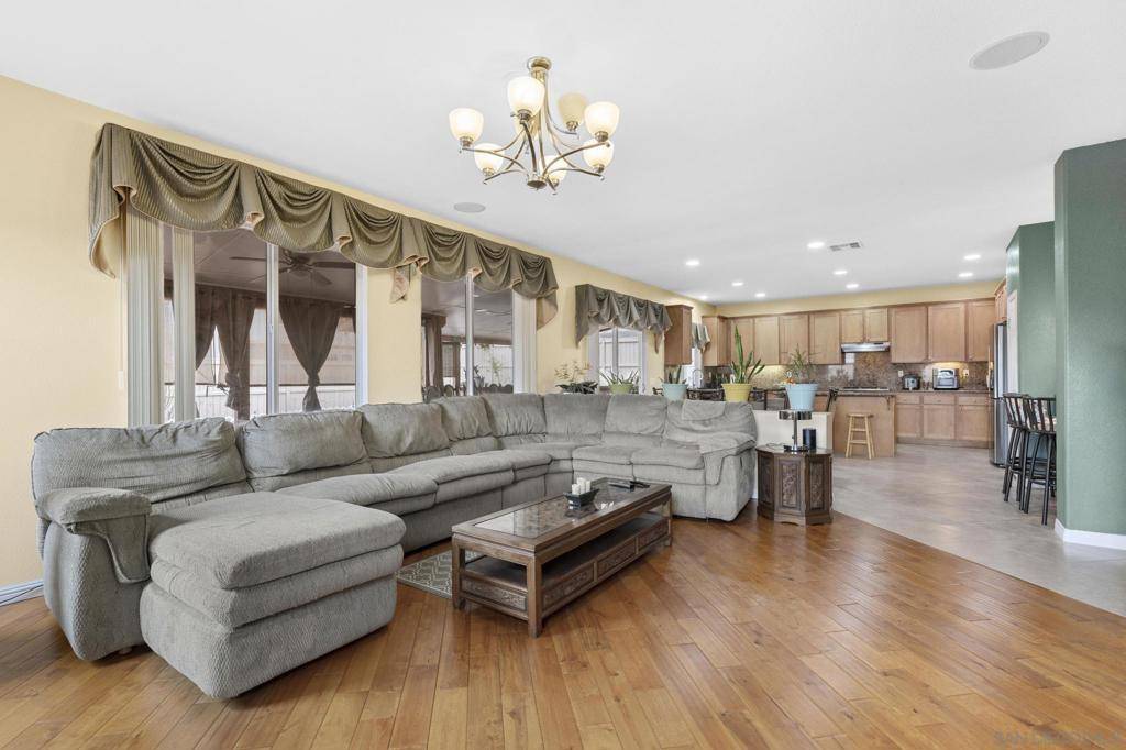 San Marcos, CA 92069,819 AVENIDA  CODORNIZ
