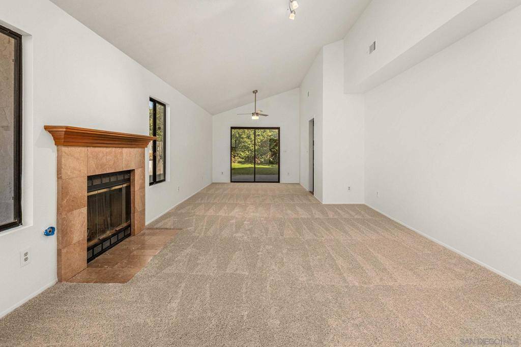 Carlsbad, CA 92009,2732 2734 Luciernaga St