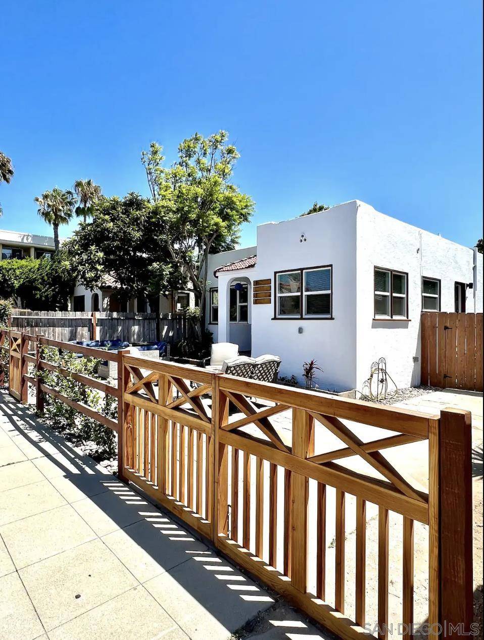San Diego, CA 92109,4131 Lamont St