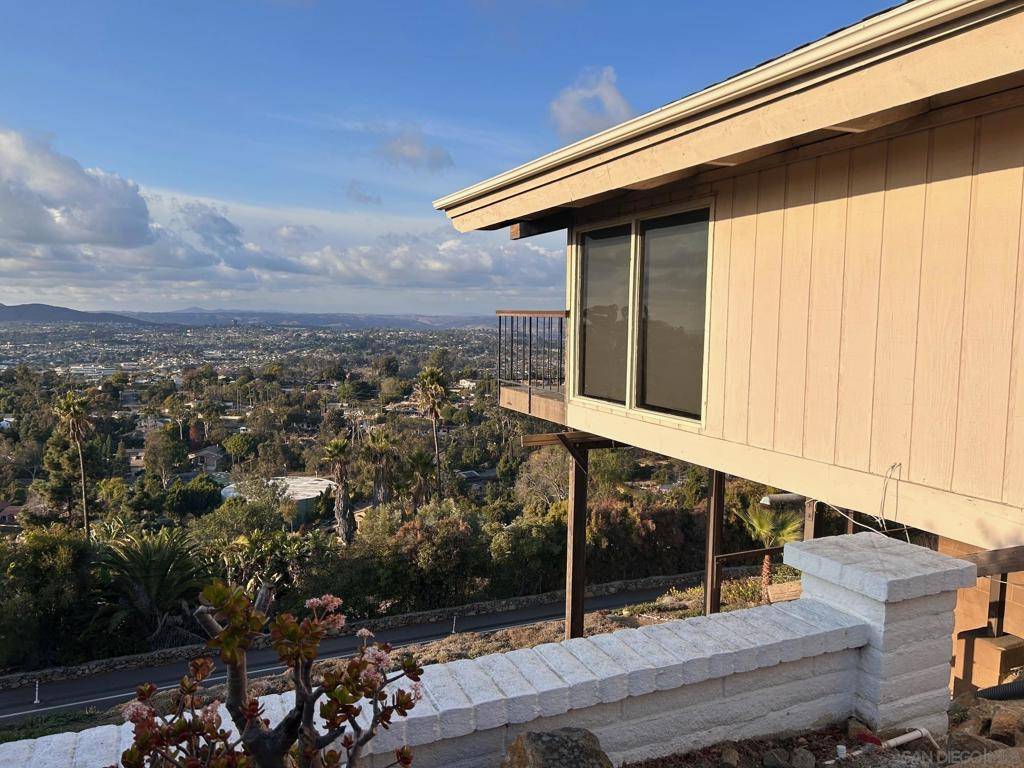 La Mesa, CA 91941,4742 Mt. Helix Drive