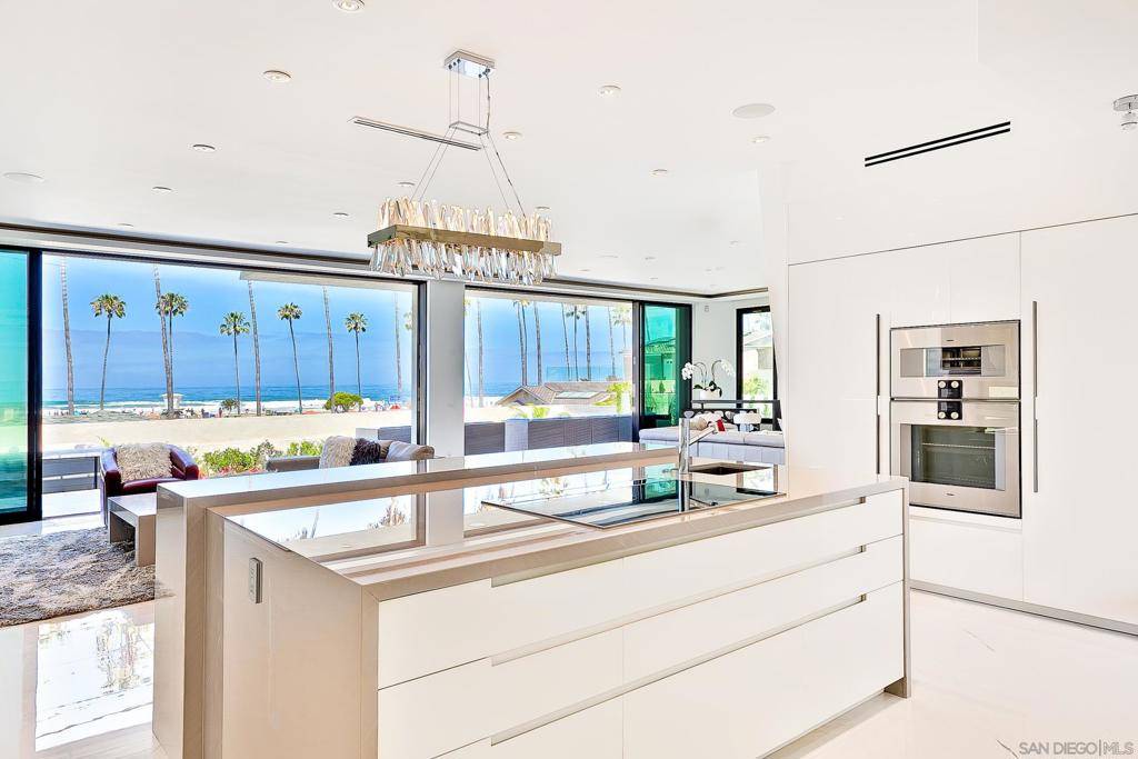 La Jolla, CA 92037,Address not disclosed