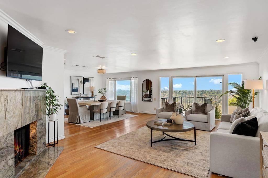 La Jolla, CA 92037,5720 Desert View Drive