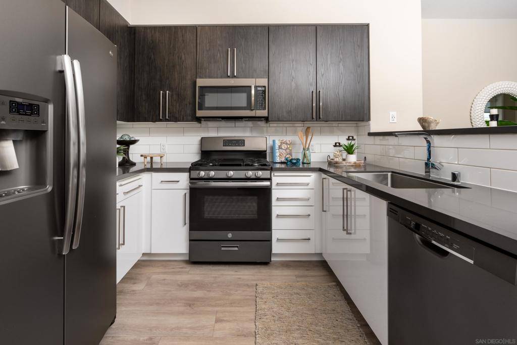 Oceanside, CA 92054,355 N Cleveland Street #505