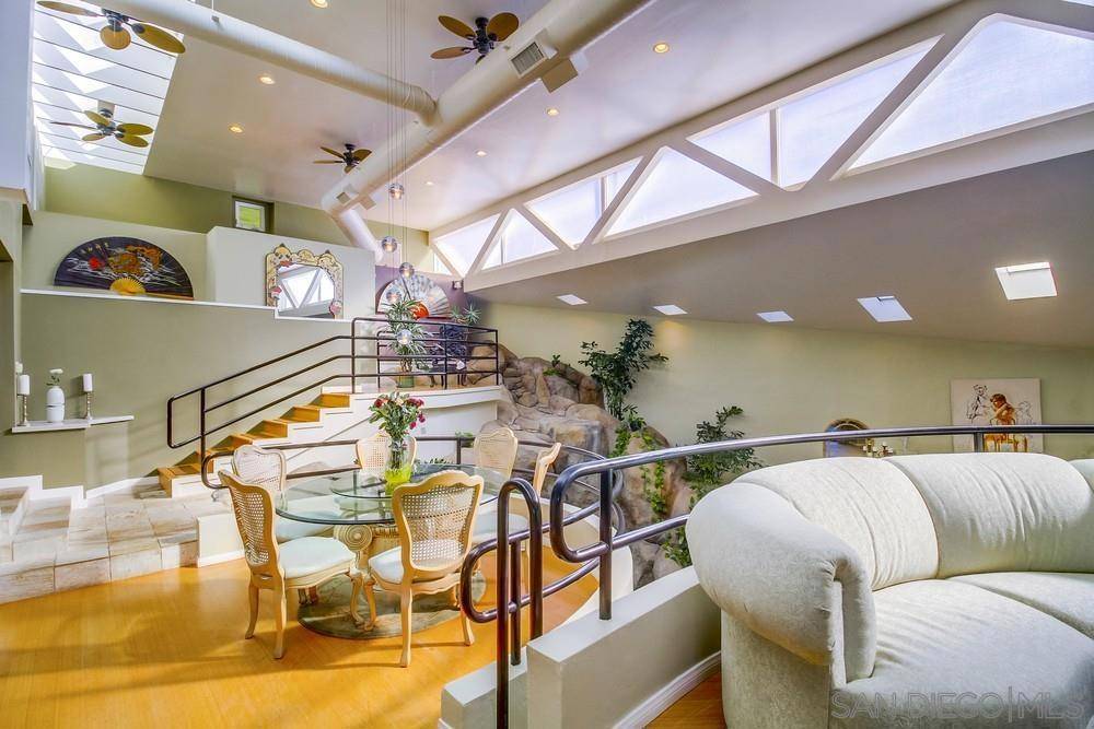 San Diego, CA 92107,1876 Sefton Place