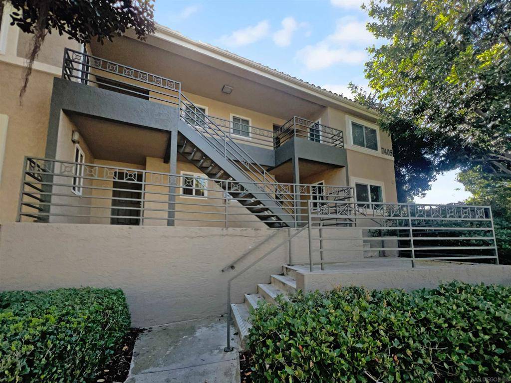 San Diego, CA 92122,7405 Charmant Dr #2427