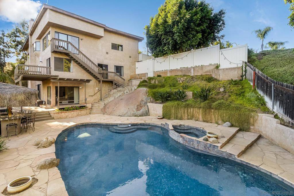 1574 Shadow Knolls Dr El Cajon, CA 92020