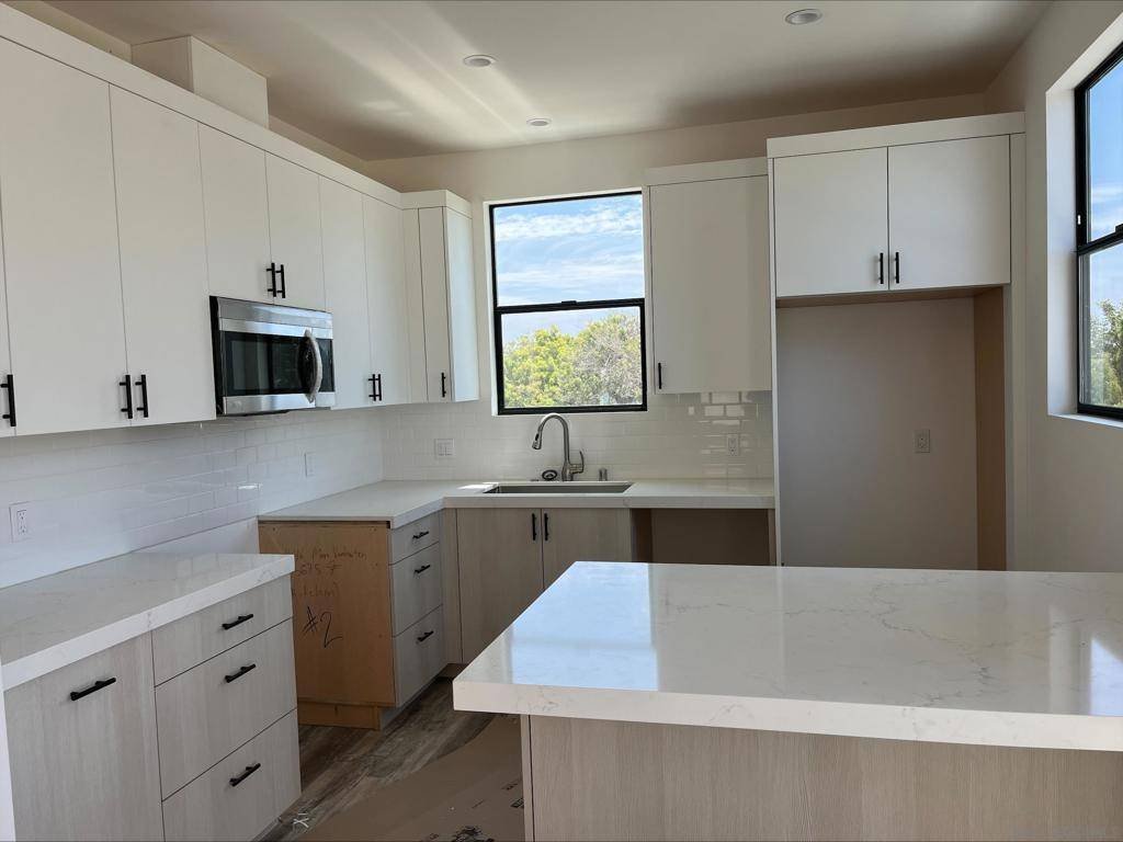 San Diego, CA 92118,252 B Ave