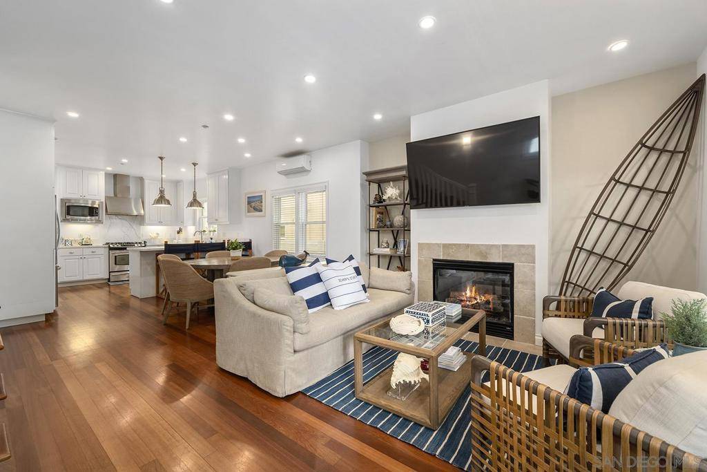 Coronado, CA 92118,722 F Avenue