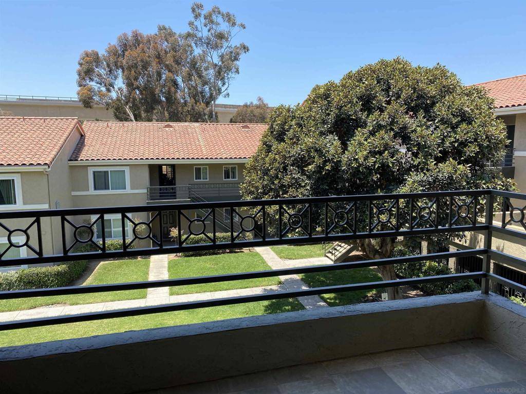 San Diego, CA 92122,7405 Charmant #2324