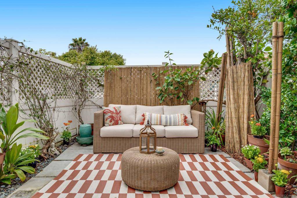 La Jolla, CA 92037,230 Prospect St #12