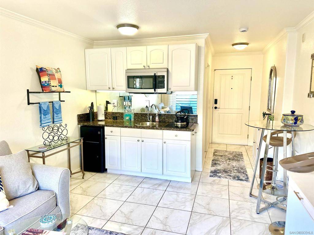 San Diego, CA 92106,1021 Scott St #124