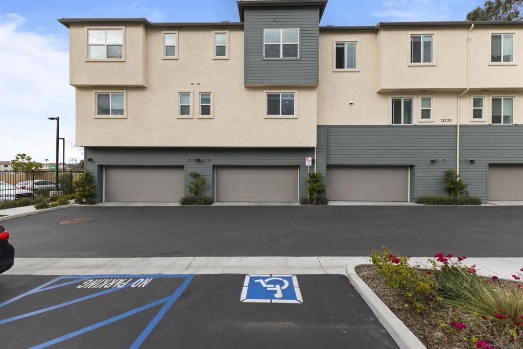 Poway, CA 92064,13220 Tarascan Dr #2