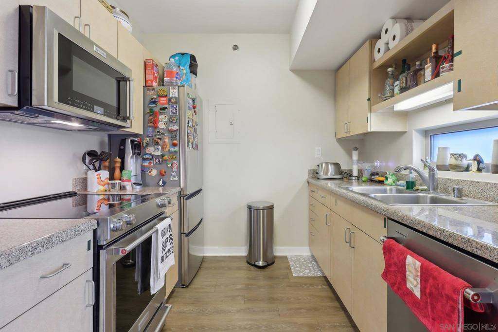 San Diego, CA 92101,425 W Beech St #524