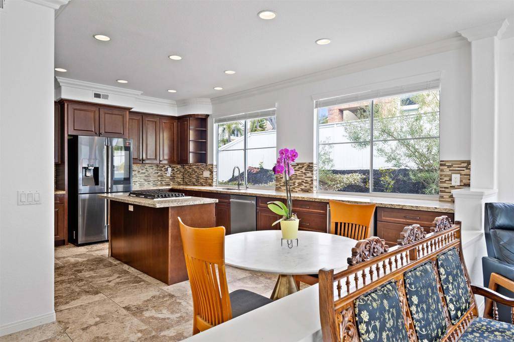 Carlsbad, CA 92009,7925 via ensenada