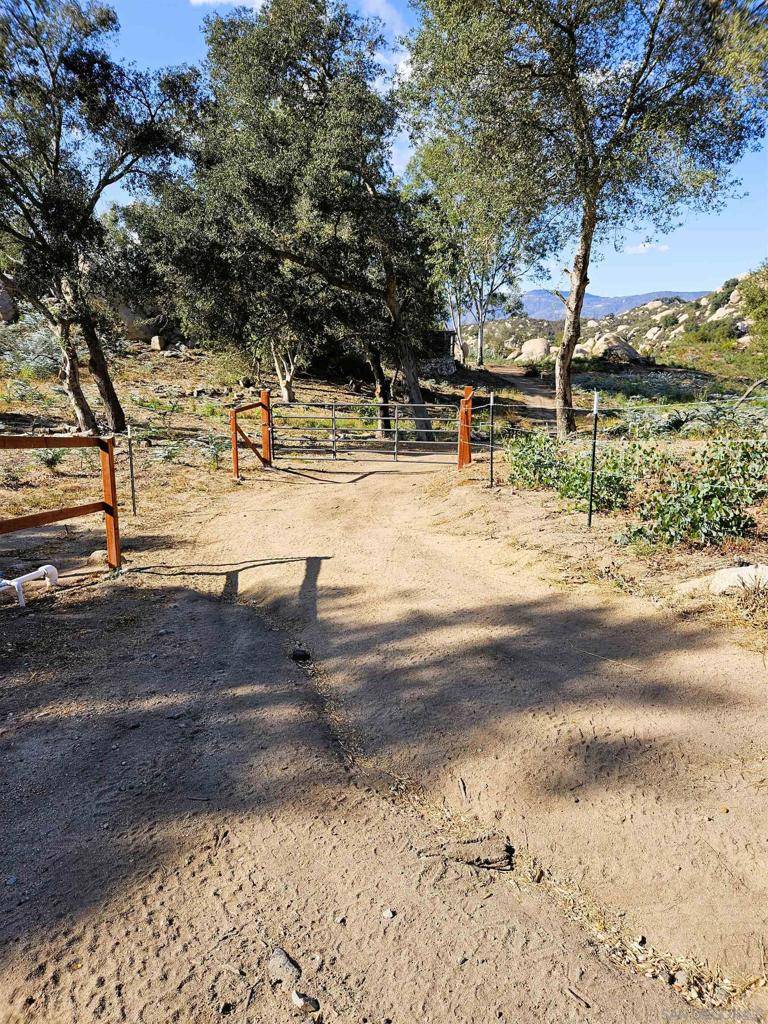 Fallbrook, CA 92028,2562 Donnil Ln