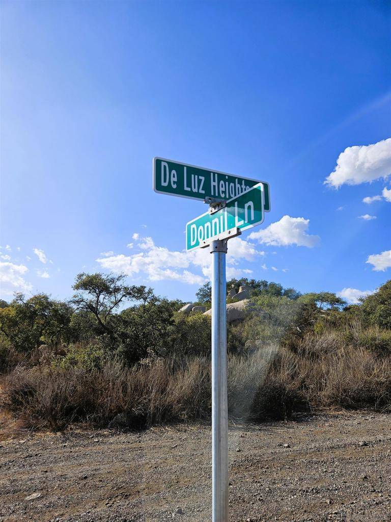 Fallbrook, CA 92028,2562 Donnil Ln