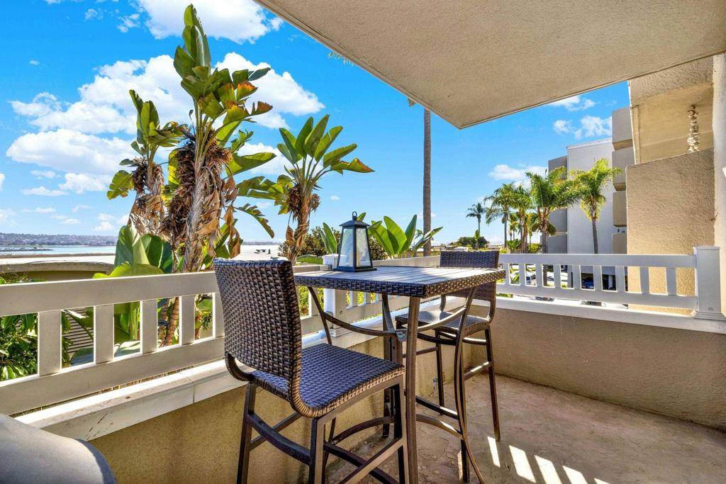 San Diego, CA 92109,4015 Crown Point Dr #102