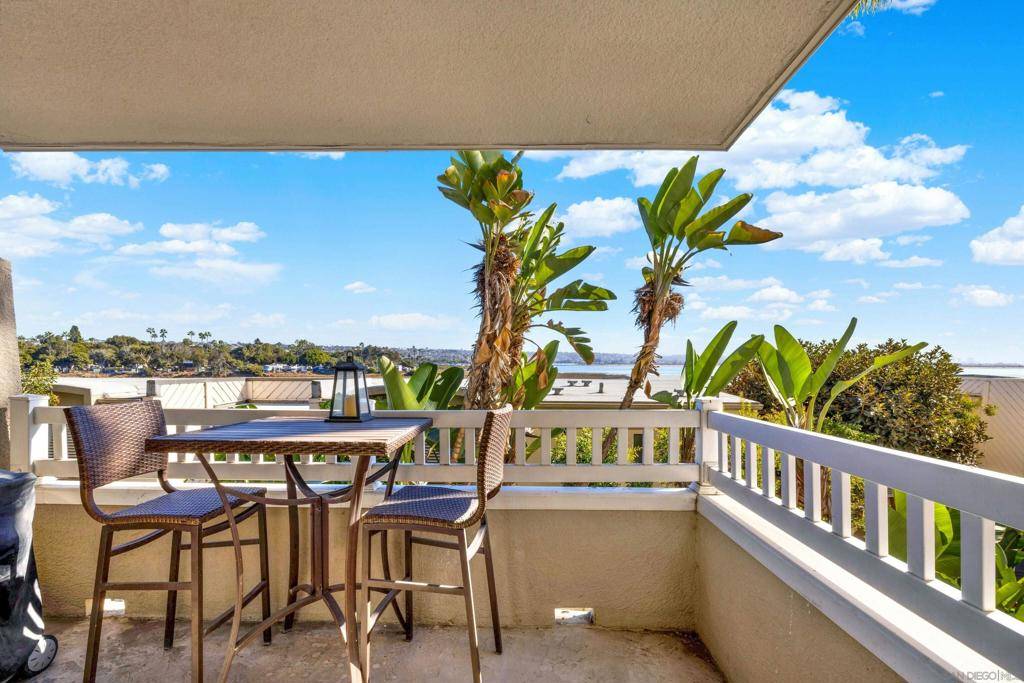 San Diego, CA 92109,4015 Crown Point Dr #102