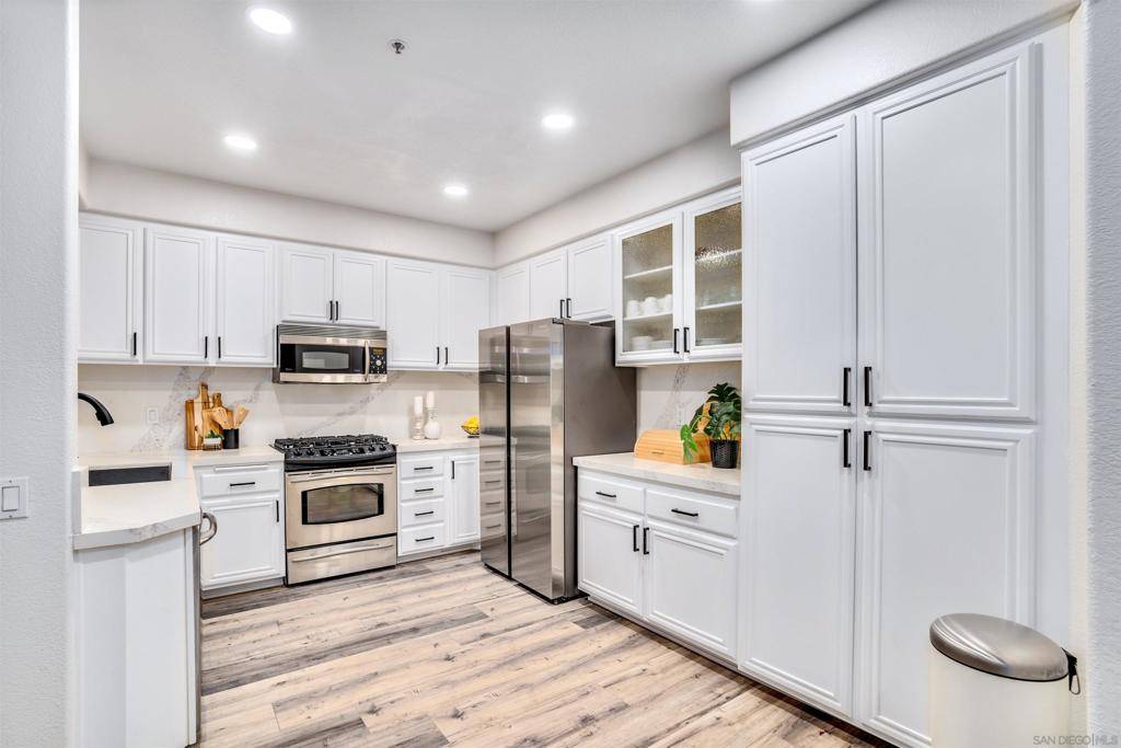 Coronado, CA 92118,344 Orange Ave #203