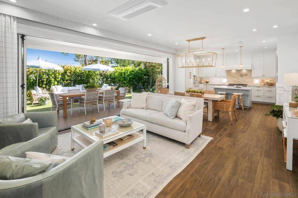 Coronado, CA 92118,552 G Avenue