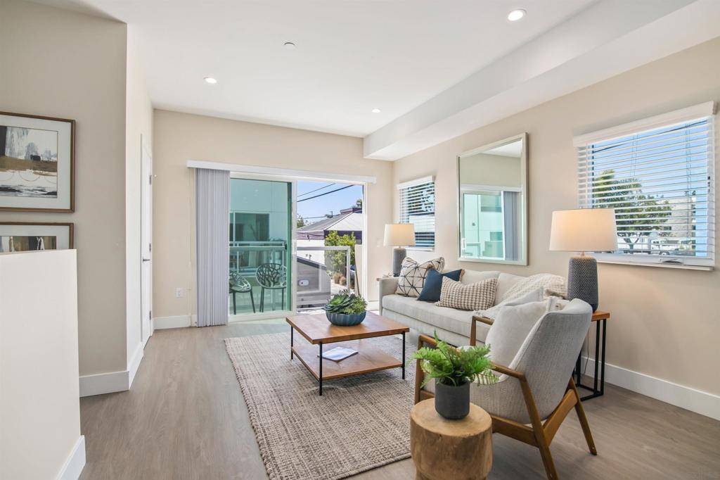 San Diego, CA 92109,1956 Hornblend St #8