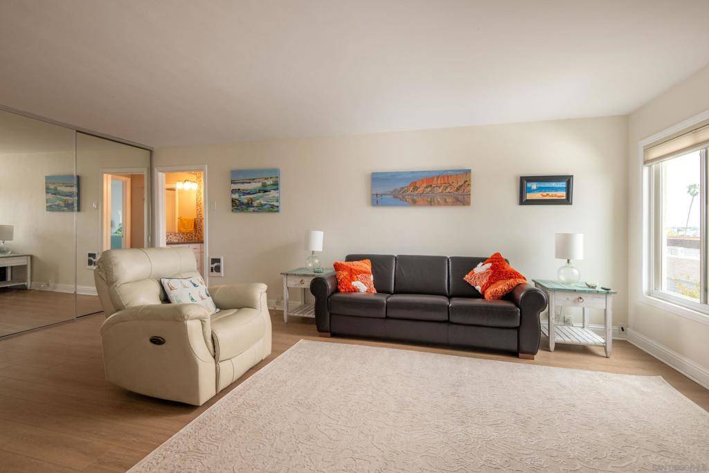 San Diego, CA 92109,1855 Diamond St #228
