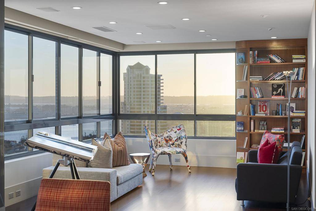 San Diego, CA 92101,700 Front St #1701