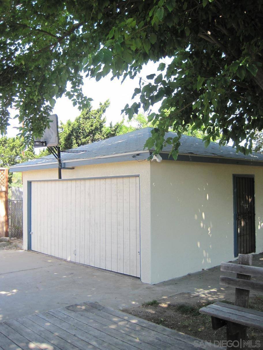 La Mesa, CA 91942,8450 Dallas St