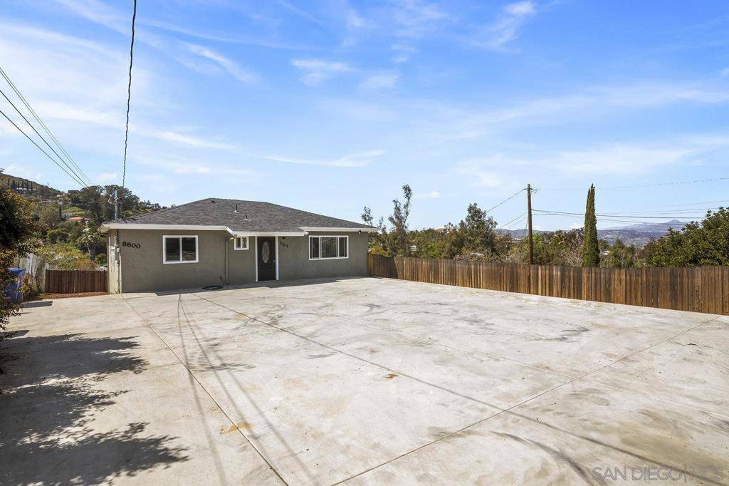 Lakeside, CA 92040,8800  8802 Almond Road