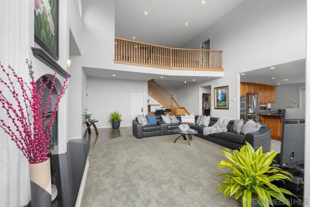 410 WOODLAND LN El Cajon, CA 92021