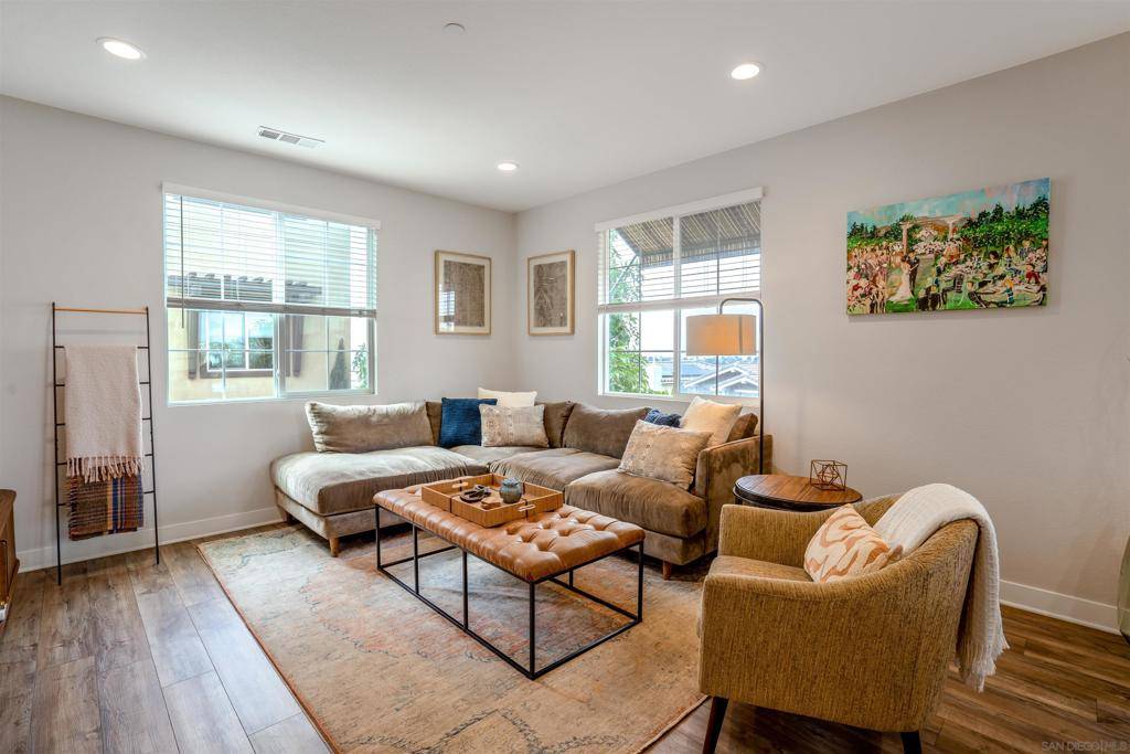 Oceanside, CA 92056,1154 Via Lucero