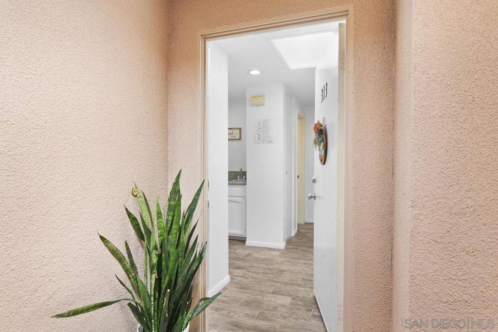 Carlsbad, CA 92009,2348 La Costa Ave #313