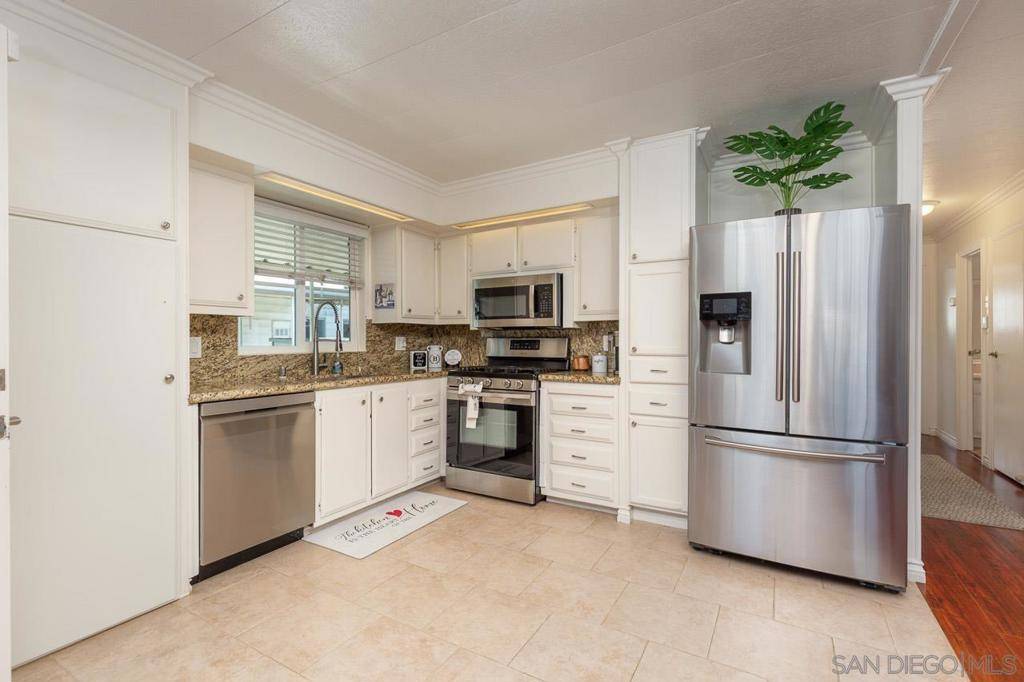 Escondido, CA 92027,2280 E Valley Parkway E #75