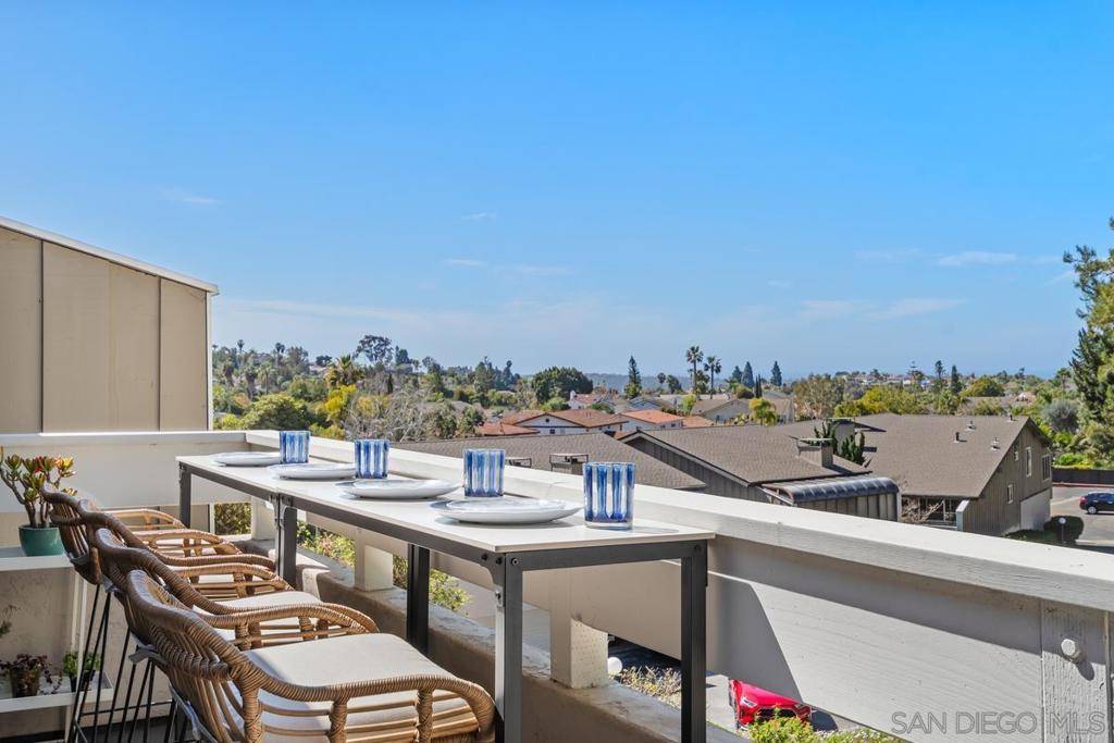 Carlsbad, CA 92009,2874 Luciernaga St