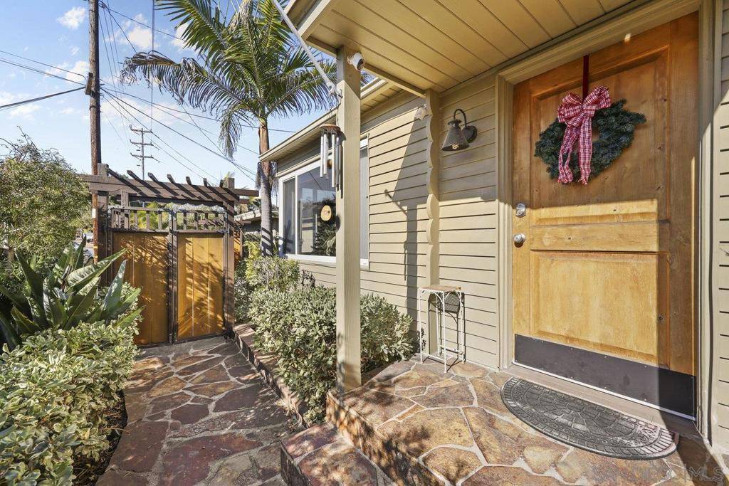 San Diego, CA 92107,3830 40 Tennyson St