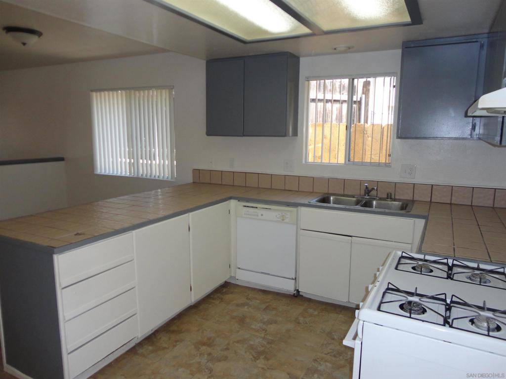 Vista, CA 92084,631 33 Hillside Terrace
