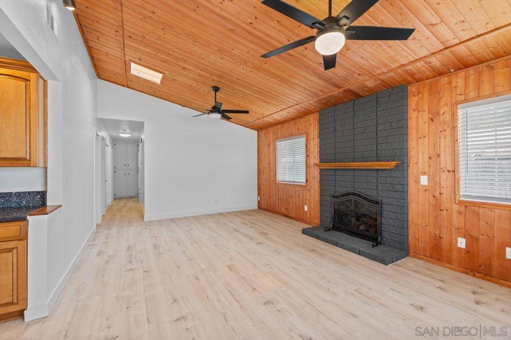 Ramona, CA 92065,342 F Street