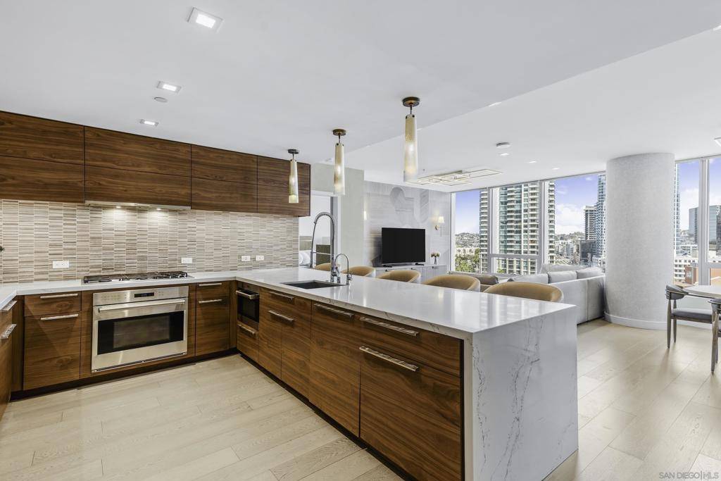 San Diego, CA 92101,888 W E Street #1106