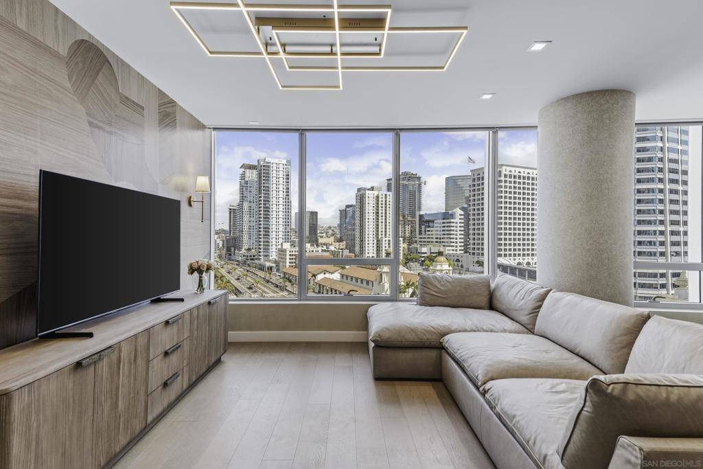 San Diego, CA 92101,888 W E Street #1106