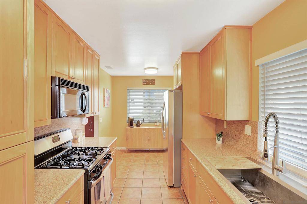 Escondido, CA 92029,1819 Castle Glen