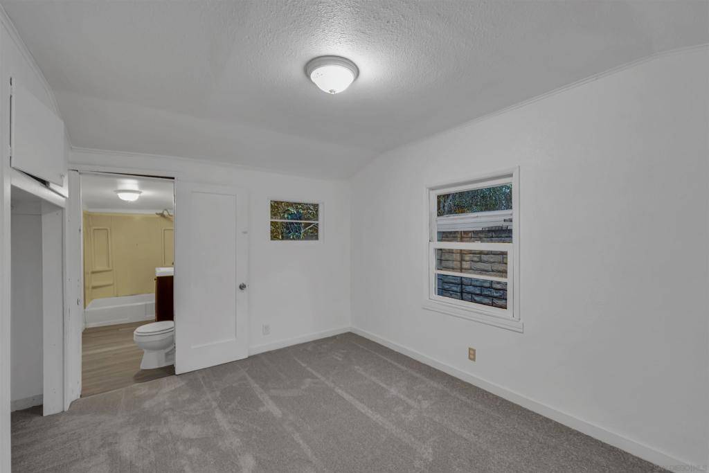 Escondido, CA 92025,1104 S Escondido Blvd
