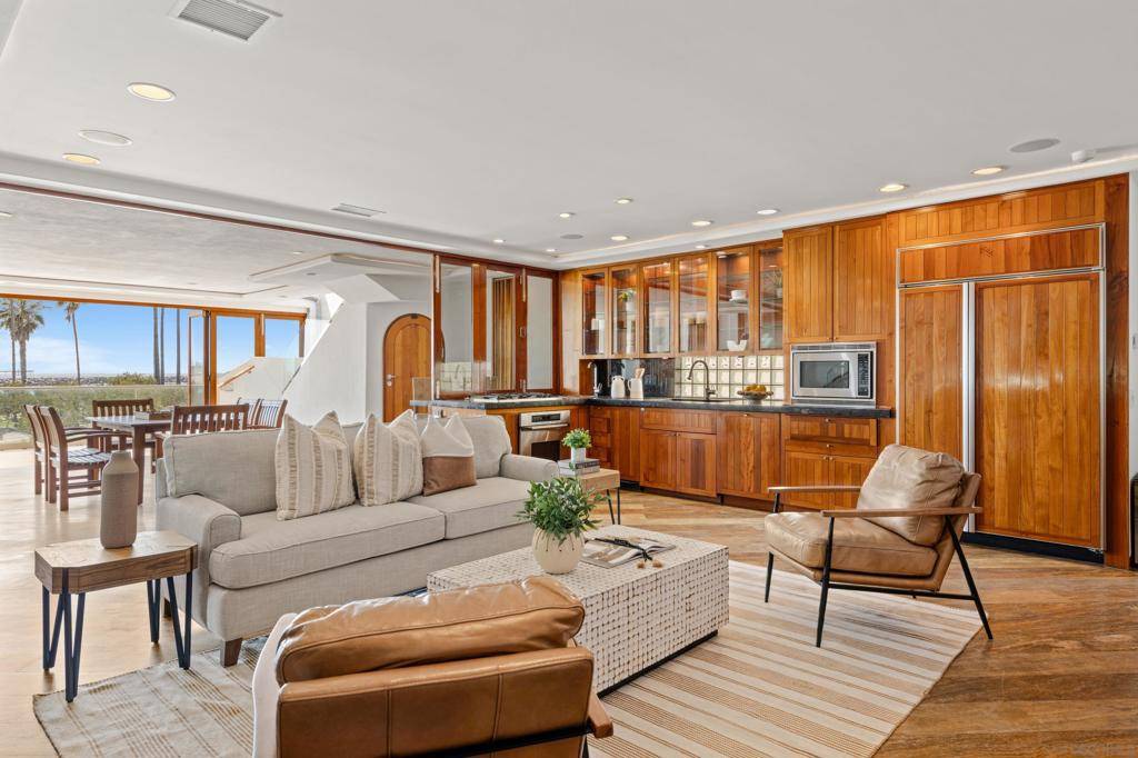 San Diego, CA 92109,2617 Ocean Front Walk