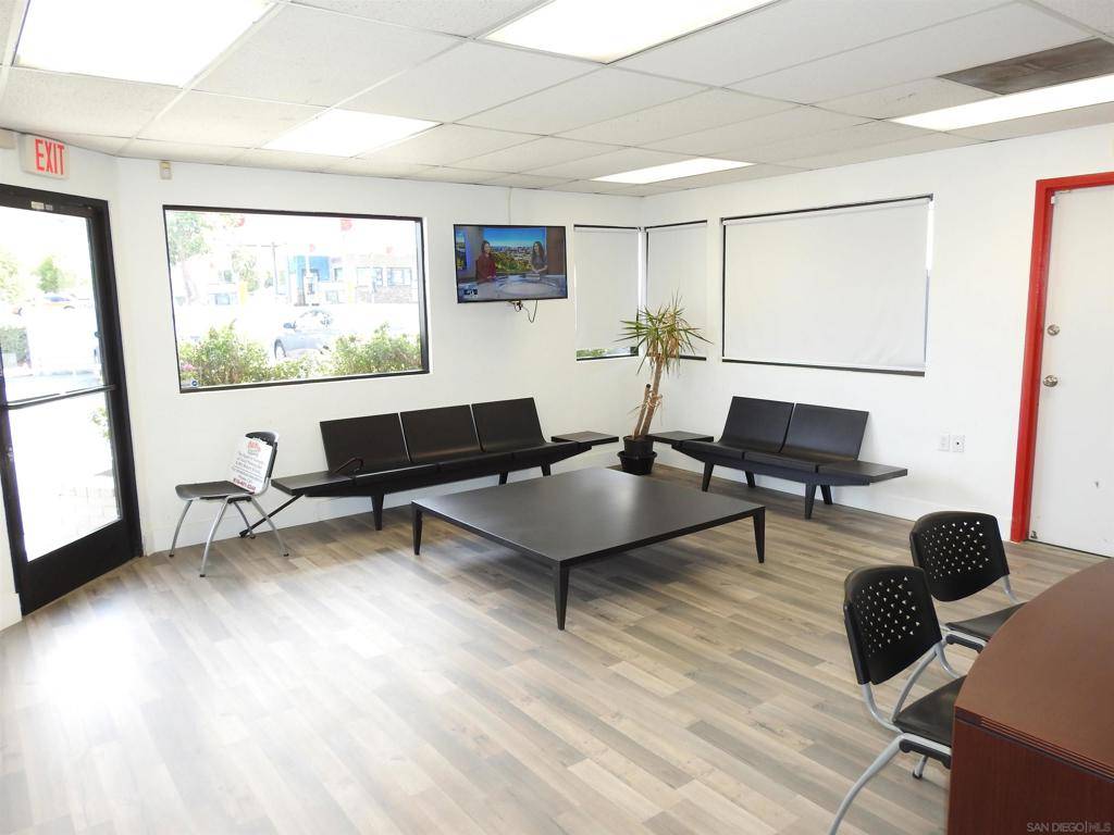 Santee, CA 92071,10503 Mission Gorge Rd