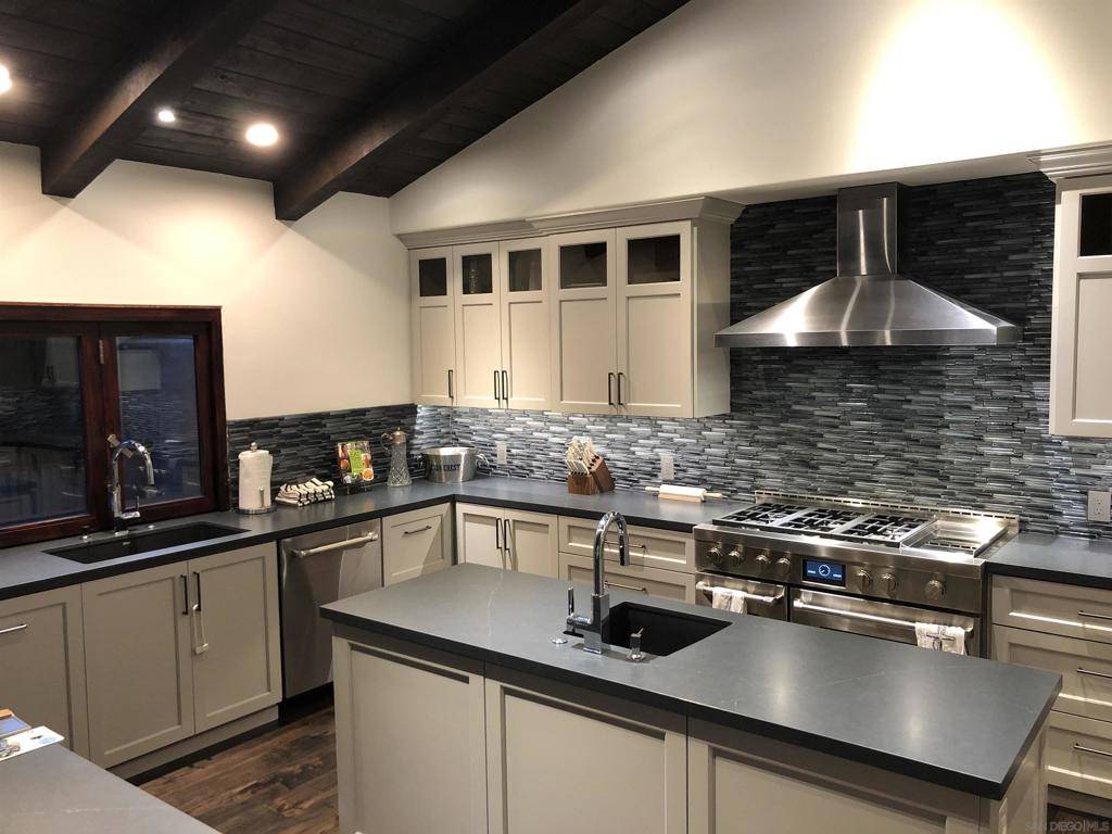 Encinitas, CA 92024,1153 Crest Dr