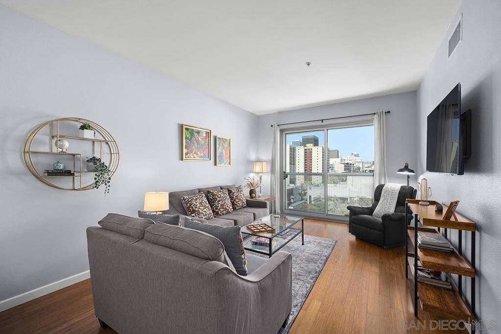 San Diego, CA 92101,445 Island Avenue #707