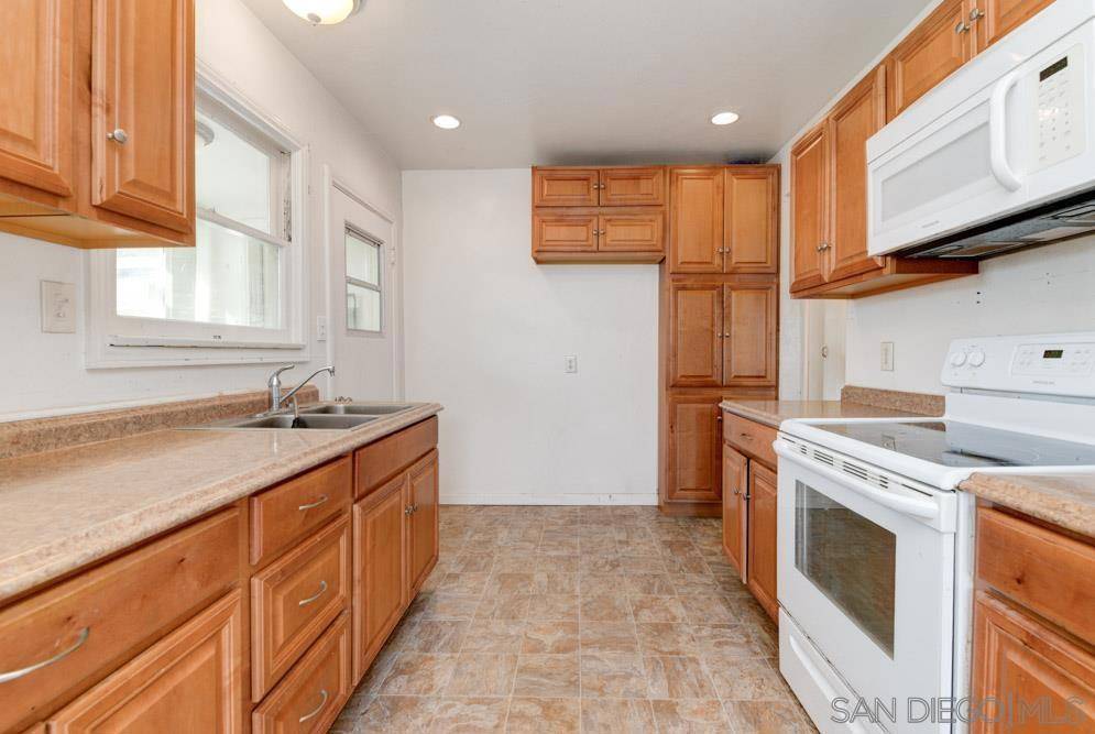 Spring Valley, CA 91977,8941 Switzer Dr